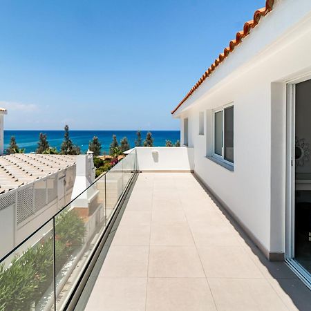 Beach Front Aqua Marina By Ezoria Villas Paralimni Exterior foto