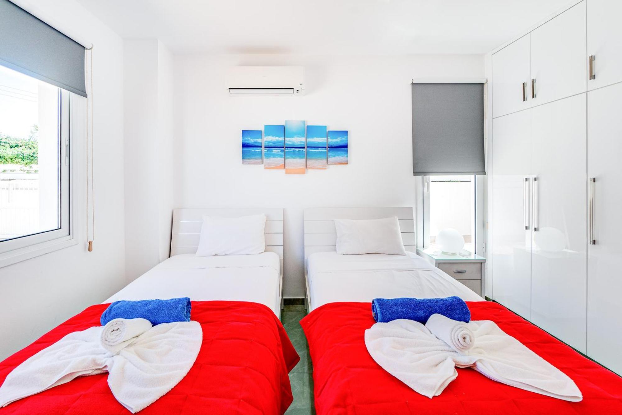Beach Front Aqua Marina By Ezoria Villas Paralimni Exterior foto