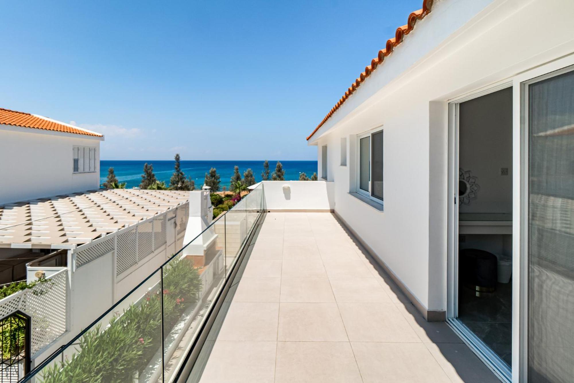 Beach Front Aqua Marina By Ezoria Villas Paralimni Exterior foto