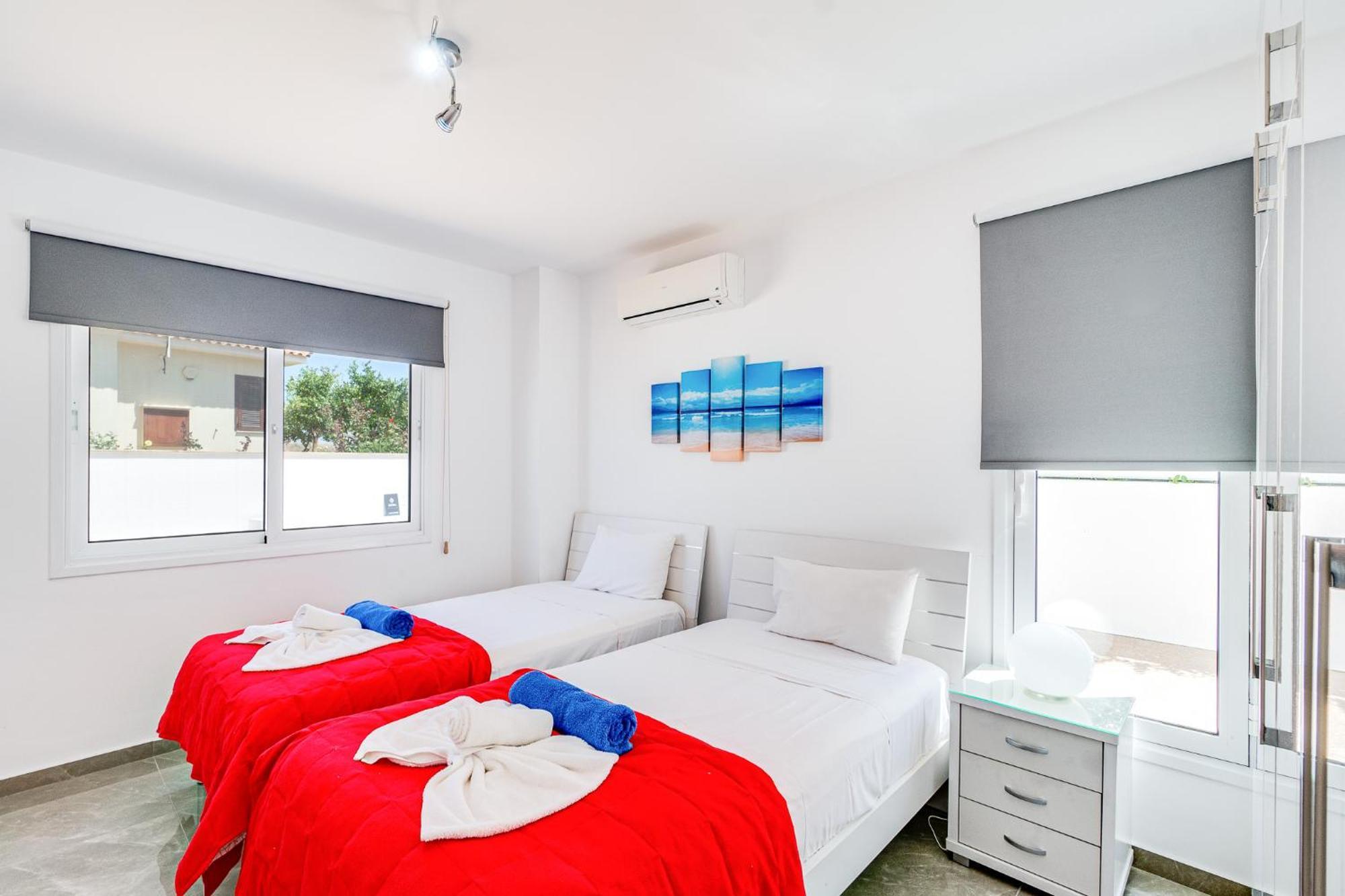 Beach Front Aqua Marina By Ezoria Villas Paralimni Exterior foto