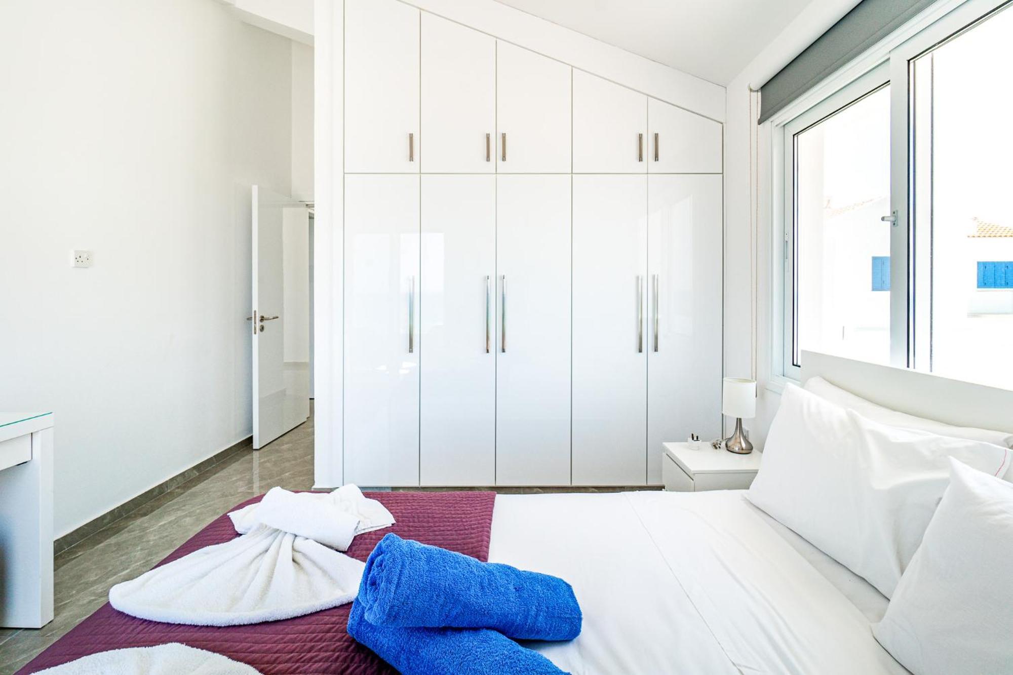 Beach Front Aqua Marina By Ezoria Villas Paralimni Exterior foto