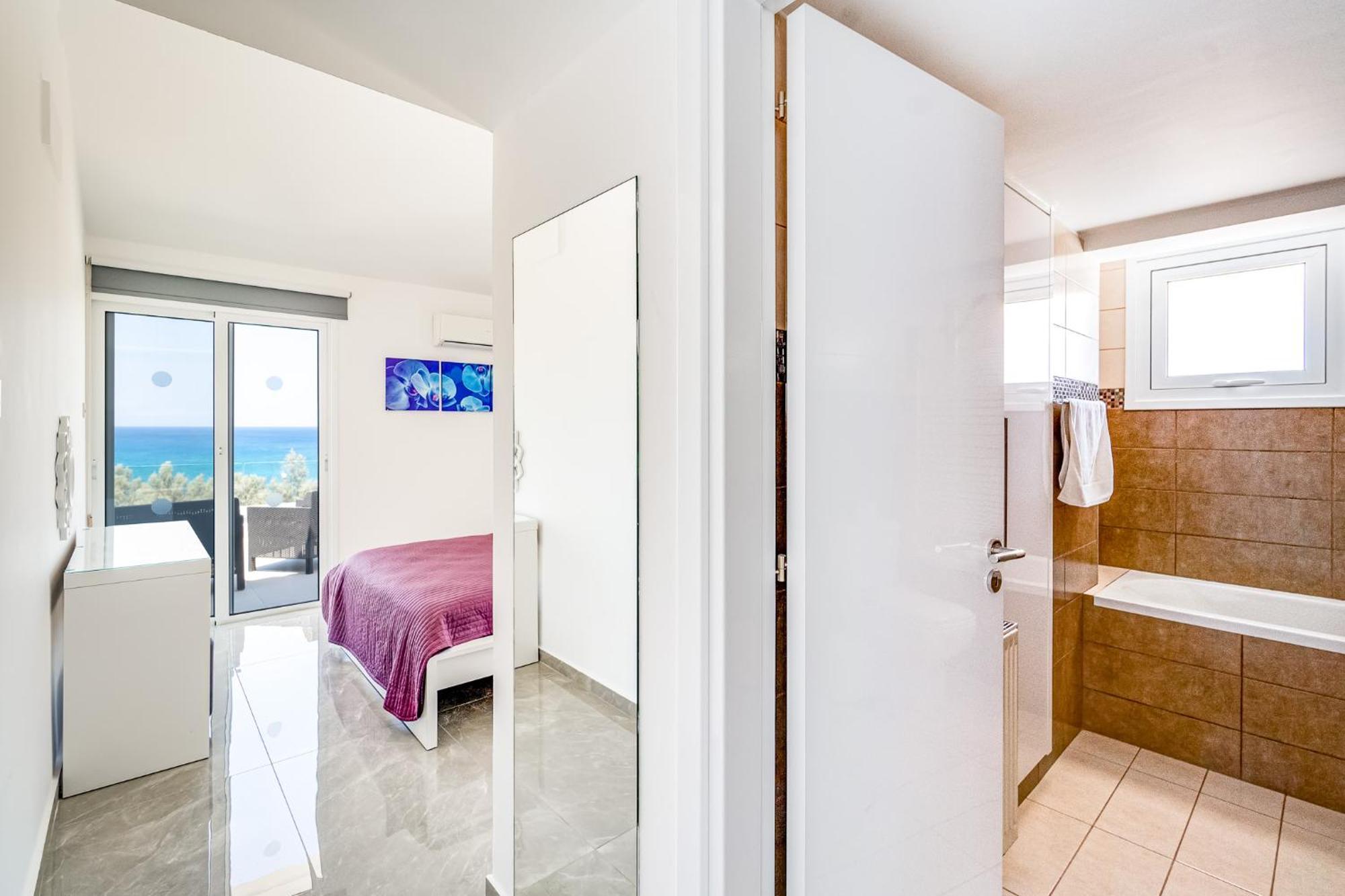 Beach Front Aqua Marina By Ezoria Villas Paralimni Exterior foto